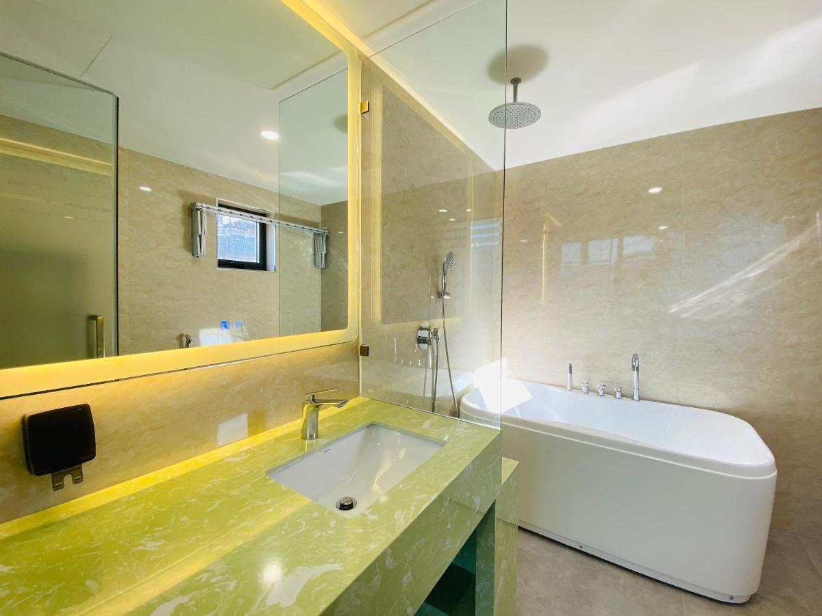 Nam Hotel & Residences Da Nang Bagian luar foto